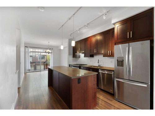 906 Sherwood Boulevard Nw, Calgary, AB - Indoor Photo Showing Kitchen With Stainless Steel Kitchen With Upgraded Kitchen