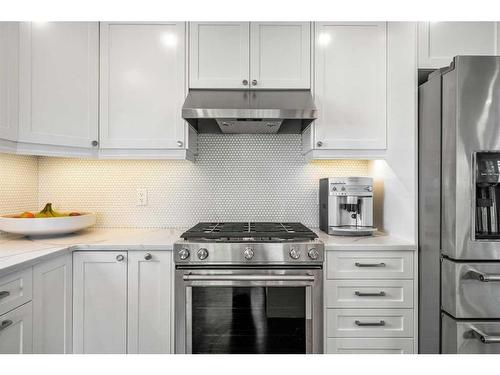 432 Strathcona Mews Sw, Calgary, AB - Indoor Photo Showing Kitchen With Upgraded Kitchen