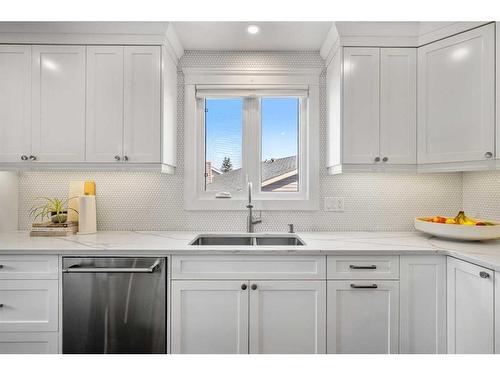 432 Strathcona Mews Sw, Calgary, AB - Indoor Photo Showing Kitchen With Double Sink With Upgraded Kitchen