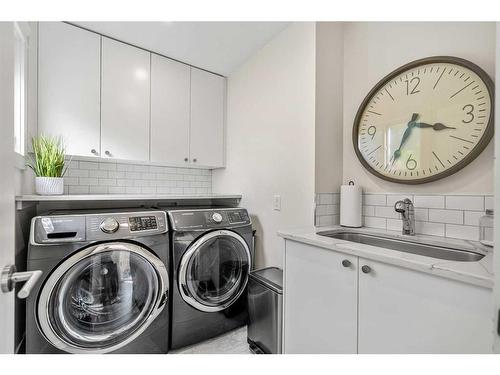 432 Strathcona Mews Sw, Calgary, AB - Indoor Photo Showing Laundry Room