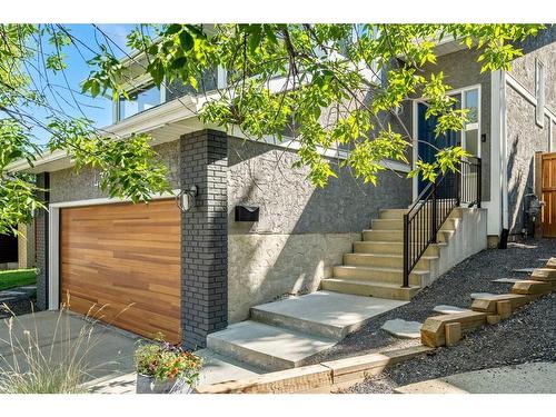 432 Strathcona Mews Sw, Calgary, AB - Outdoor