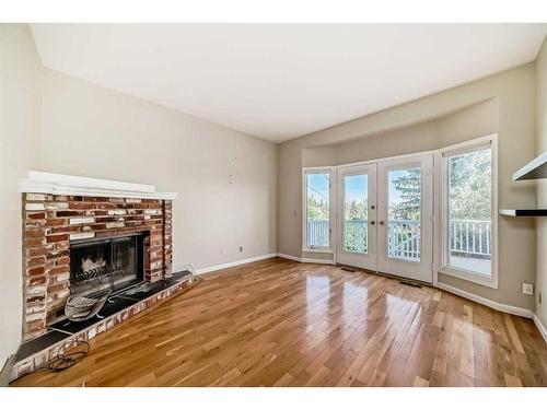 1928 29 Avenue Sw, Calgary, AB - Indoor With Fireplace