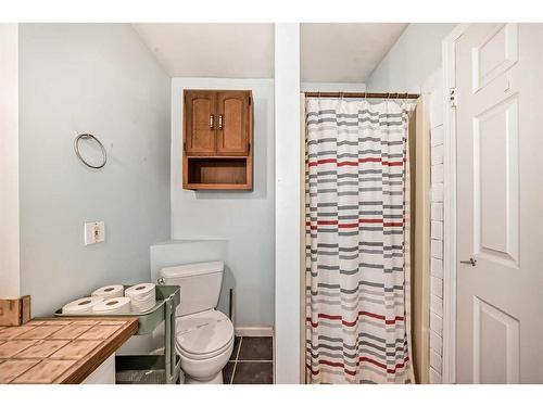 1928 29 Avenue Sw, Calgary, AB - Indoor Photo Showing Bathroom