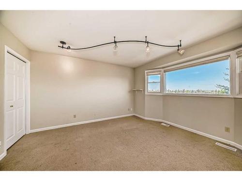 1928 29 Avenue Sw, Calgary, AB - Indoor Photo Showing Other Room