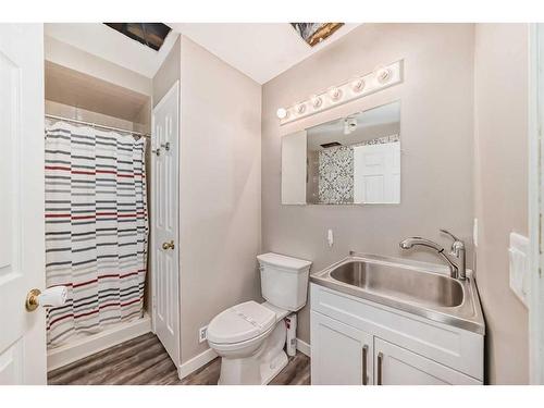 1928 29 Avenue Sw, Calgary, AB - Indoor Photo Showing Bathroom