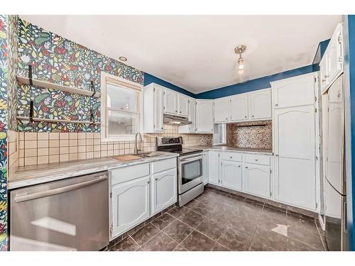 1928 29 Avenue Sw, Calgary, AB - Indoor Photo Showing Kitchen