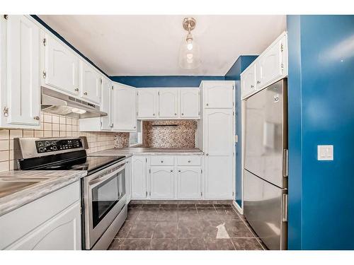 1928 29 Avenue Sw, Calgary, AB - Indoor Photo Showing Kitchen