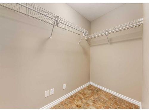 604-1726 14 Avenue Nw, Calgary, AB - Indoor With Storage