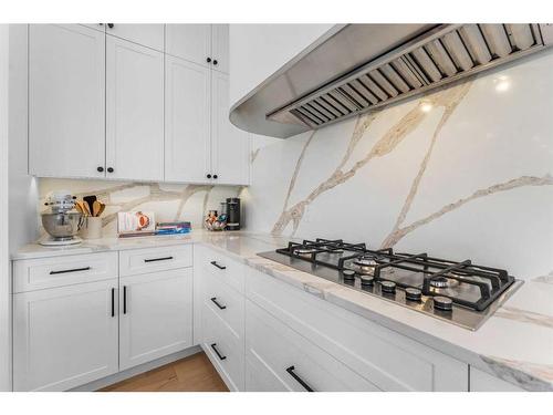 83 Lissington Drive Sw, Calgary, AB - Indoor Photo Showing Kitchen