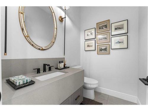 83 Lissington Drive Sw, Calgary, AB - Indoor Photo Showing Bathroom