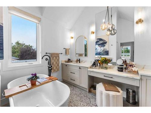 83 Lissington Drive Sw, Calgary, AB - Indoor Photo Showing Bathroom