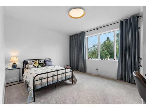 83 Lissington Drive Sw, Calgary, AB - Indoor Photo Showing Bedroom