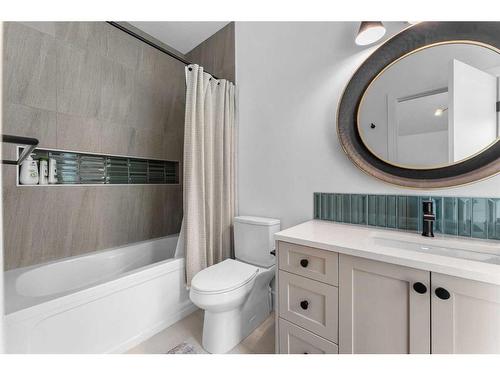 83 Lissington Drive Sw, Calgary, AB - Indoor Photo Showing Bathroom