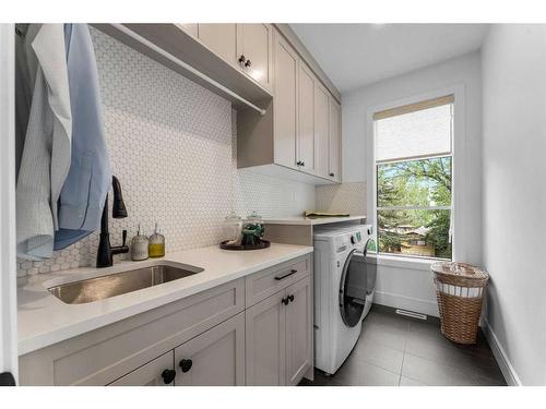 83 Lissington Drive Sw, Calgary, AB - Indoor Photo Showing Laundry Room