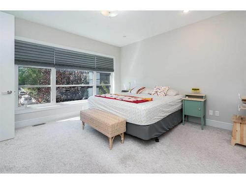 4204 19 Street Sw, Calgary, AB - Indoor Photo Showing Bedroom