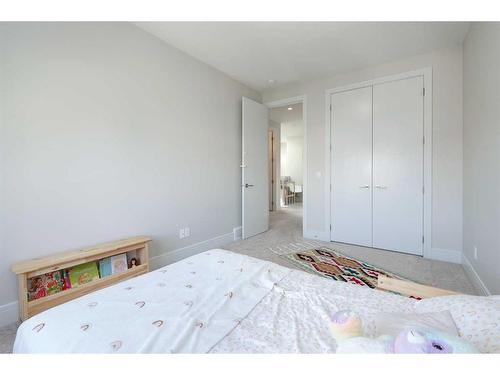 4204 19 Street Sw, Calgary, AB - Indoor Photo Showing Bedroom