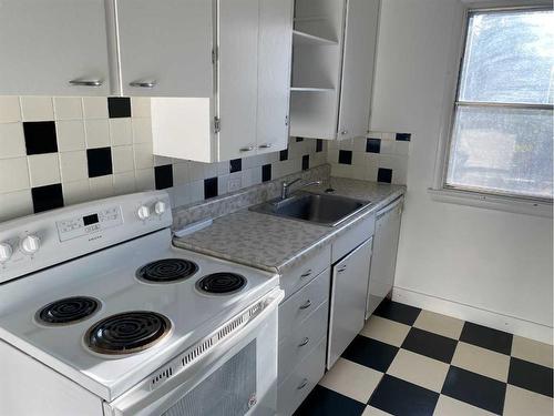 3116 4A Street Nw, Calgary, AB - Indoor Photo Showing Kitchen