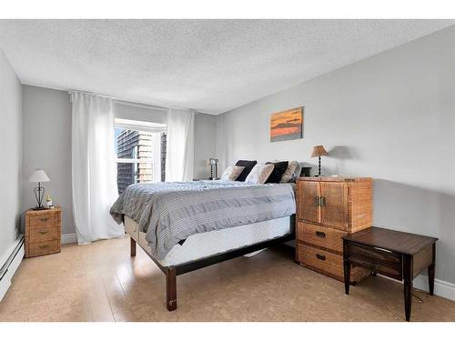 410-3730 50 Street Nw, Calgary, AB - Indoor Photo Showing Bedroom