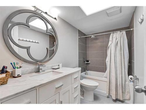 410-3730 50 Street Nw, Calgary, AB - Indoor Photo Showing Bathroom