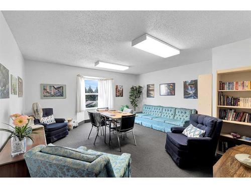 410-3730 50 Street Nw, Calgary, AB - Indoor Photo Showing Living Room