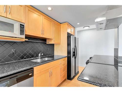 803-1225 15 Avenue Sw, Calgary, AB - Indoor Photo Showing Kitchen