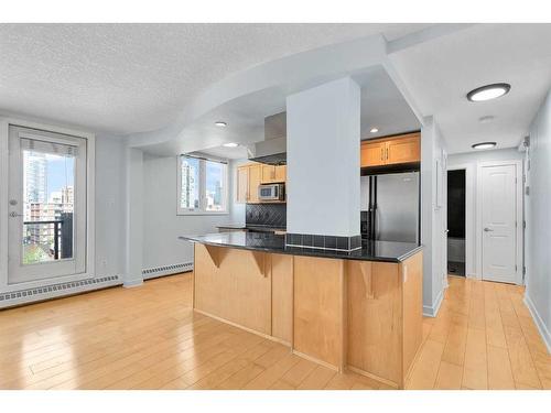 803-1225 15 Avenue Sw, Calgary, AB - Indoor Photo Showing Kitchen