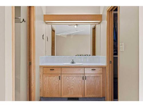 204 Cougar Point Road, Canmore, AB - Indoor Photo Showing Bathroom