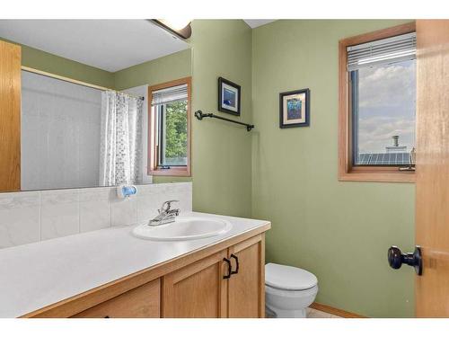 204 Cougar Point Road, Canmore, AB - Indoor Photo Showing Bathroom