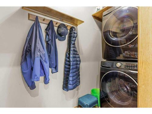 204 Cougar Point Road, Canmore, AB - Indoor Photo Showing Laundry Room