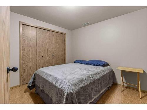 204 Cougar Point Road, Canmore, AB - Indoor Photo Showing Bedroom