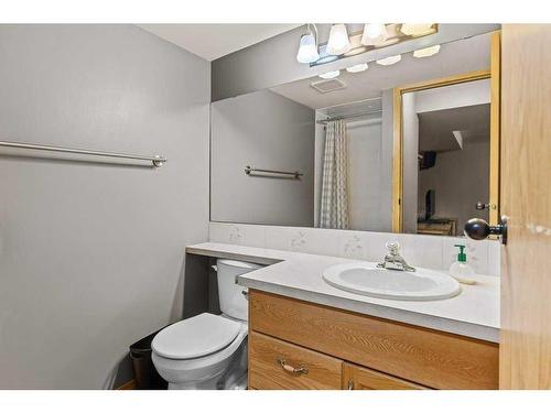 204 Cougar Point Road, Canmore, AB - Indoor Photo Showing Bathroom