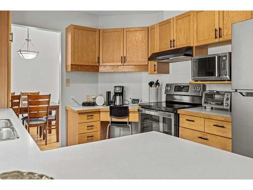 204 Cougar Point Road, Canmore, AB - Indoor Photo Showing Kitchen