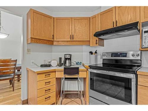 204 Cougar Point Road, Canmore, AB - Indoor Photo Showing Kitchen