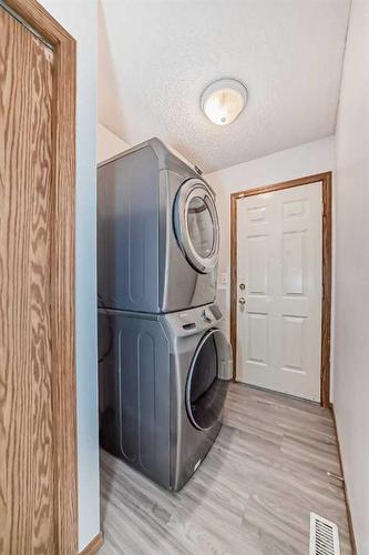 172 Panorama Hills Place Nw, Calgary, AB - Indoor Photo Showing Laundry Room