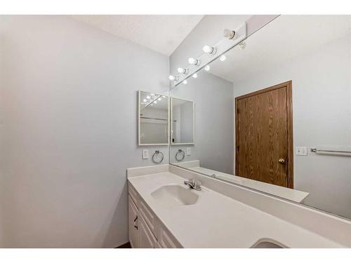 172 Panorama Hills Place Nw, Calgary, AB - Indoor Photo Showing Bathroom