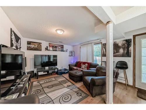 172 Panorama Hills Place Nw, Calgary, AB - Indoor Photo Showing Living Room