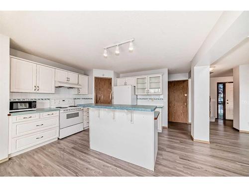 172 Panorama Hills Place Nw, Calgary, AB - Indoor Photo Showing Kitchen