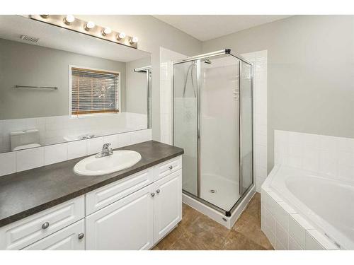 59 Somerset Manor Sw, Calgary, AB - Indoor Photo Showing Bathroom