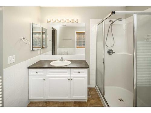 59 Somerset Manor Sw, Calgary, AB - Indoor Photo Showing Bathroom