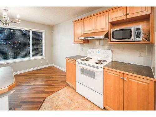 59 Somerset Manor Sw, Calgary, AB - Indoor Photo Showing Kitchen