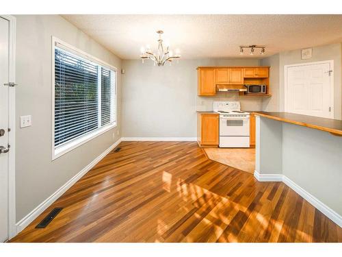 59 Somerset Manor Sw, Calgary, AB - Indoor Photo Showing Kitchen