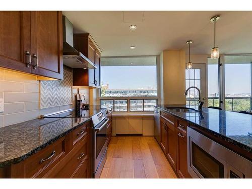 603-3316 Rideau Place Sw, Calgary, AB - Indoor Photo Showing Kitchen With Upgraded Kitchen