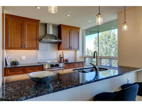 603-3316 Rideau Place Sw, Calgary, AB - Indoor Photo Showing Kitchen With Double Sink