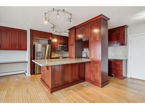 1501-1330 15 Avenue Sw, Calgary, AB - Indoor Photo Showing Kitchen