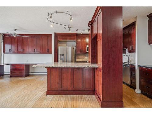 1501-1330 15 Avenue Sw, Calgary, AB - Indoor Photo Showing Kitchen With Stainless Steel Kitchen