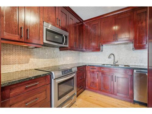 1501-1330 15 Avenue Sw, Calgary, AB - Indoor Photo Showing Kitchen With Stainless Steel Kitchen