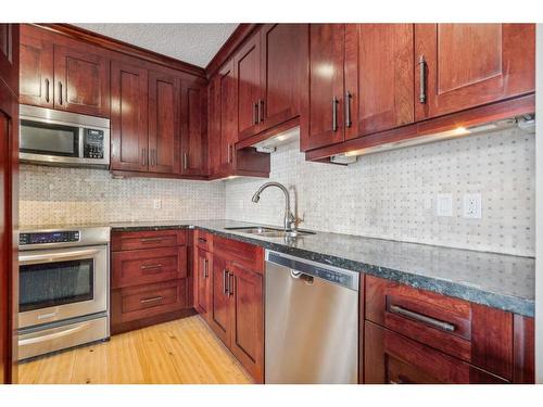 1501-1330 15 Avenue Sw, Calgary, AB - Indoor Photo Showing Kitchen With Stainless Steel Kitchen