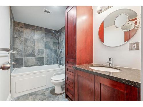 1501-1330 15 Avenue Sw, Calgary, AB - Indoor Photo Showing Bathroom