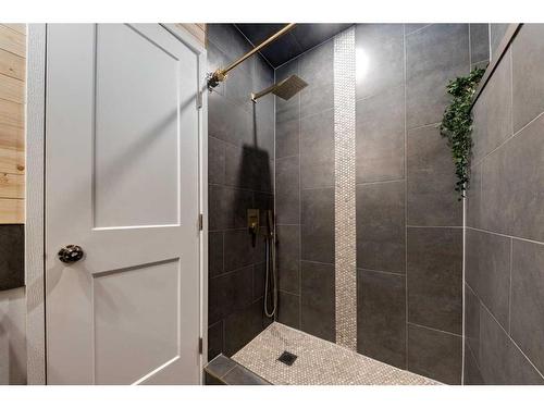 7136 Temple Drive Ne, Calgary, AB - Indoor Photo Showing Bathroom