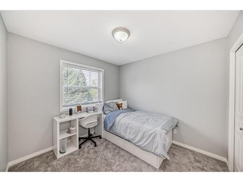 5023 Applevillage Court Se, Calgary, AB - Indoor Photo Showing Bedroom